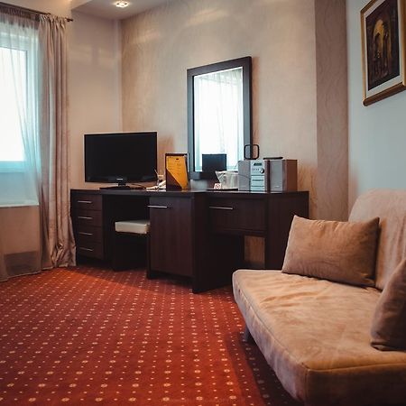 Celly Hotel Pitesti Luaran gambar
