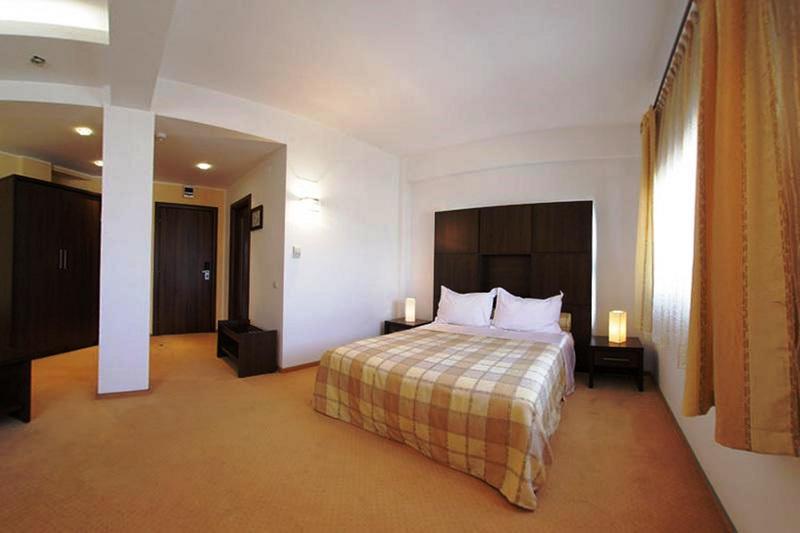 Celly Hotel Pitesti Luaran gambar