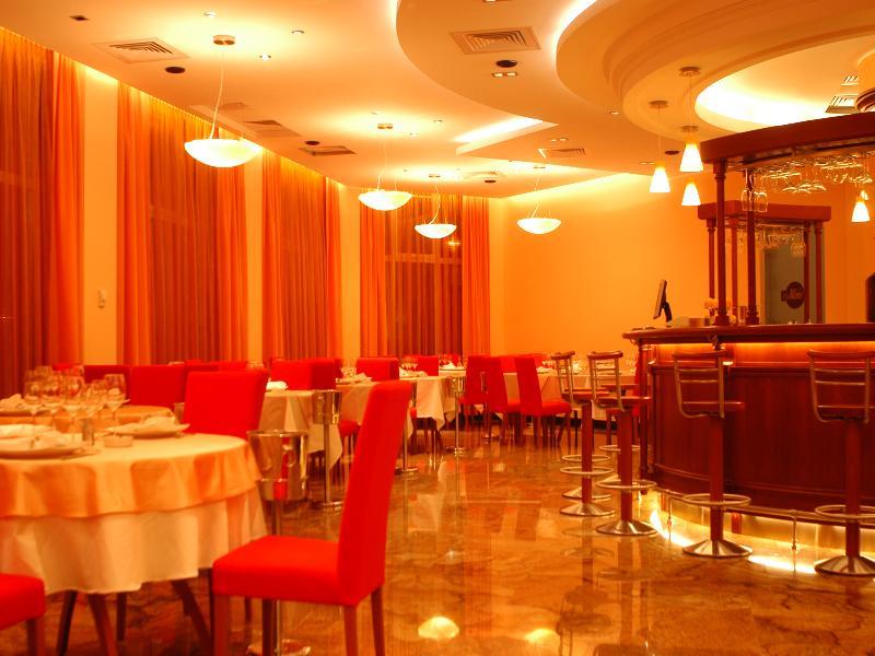 Celly Hotel Pitesti Luaran gambar