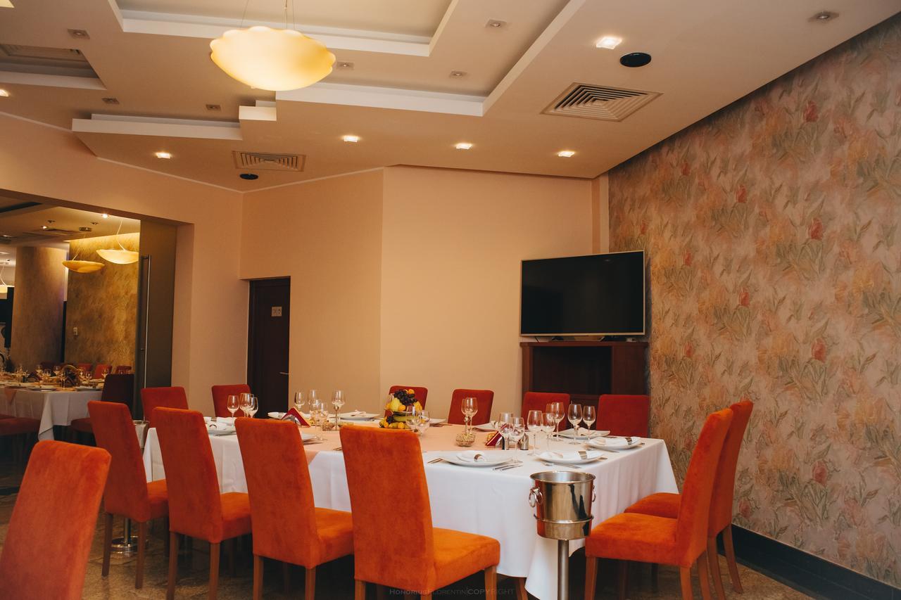 Celly Hotel Pitesti Luaran gambar