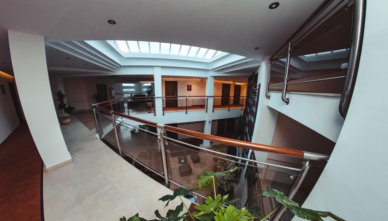 Celly Hotel Pitesti Luaran gambar