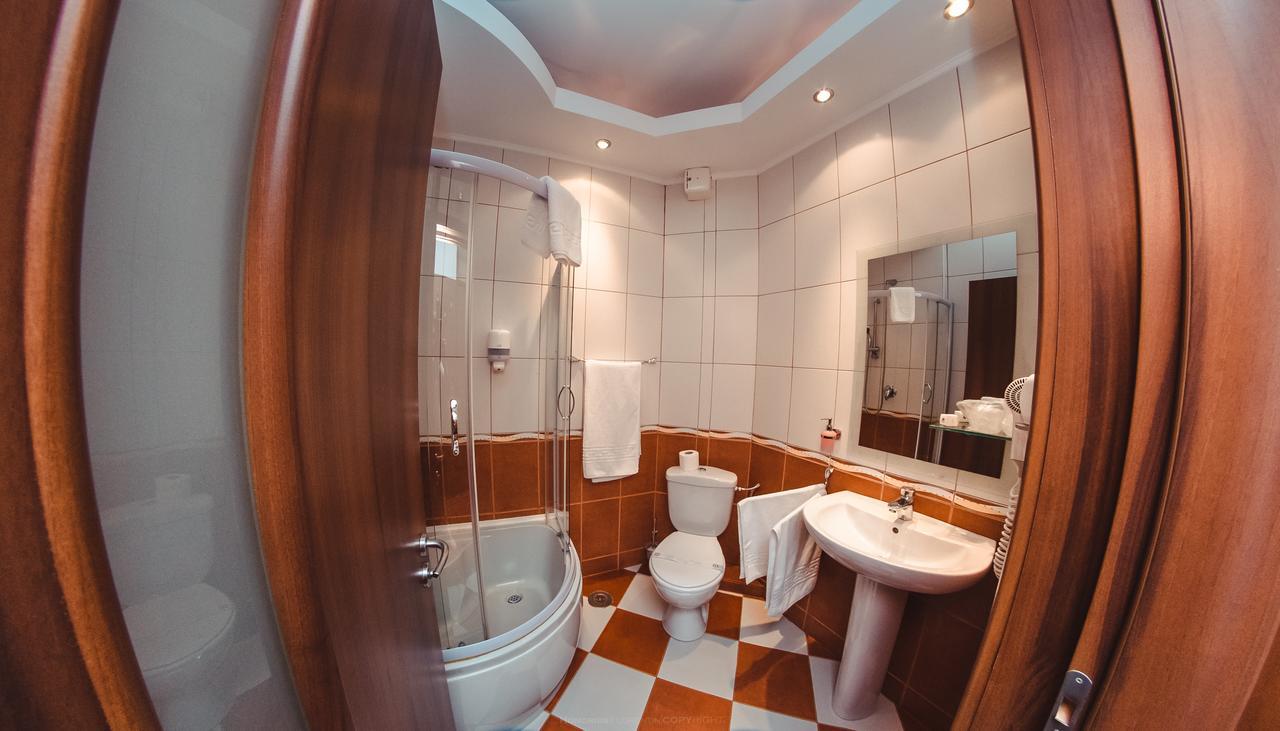 Celly Hotel Pitesti Luaran gambar