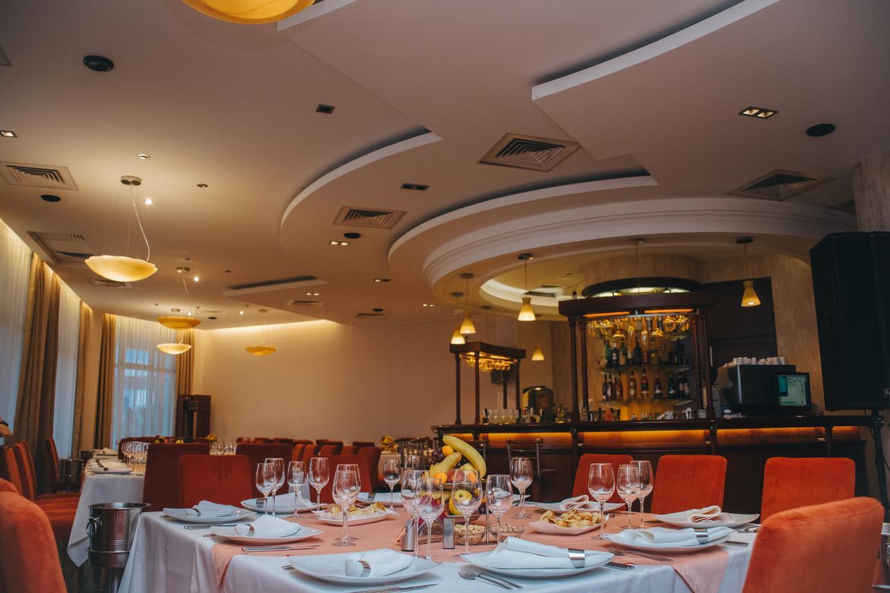 Celly Hotel Pitesti Luaran gambar