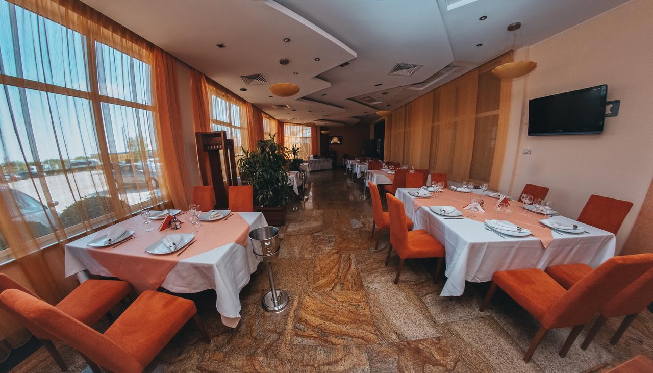 Celly Hotel Pitesti Luaran gambar