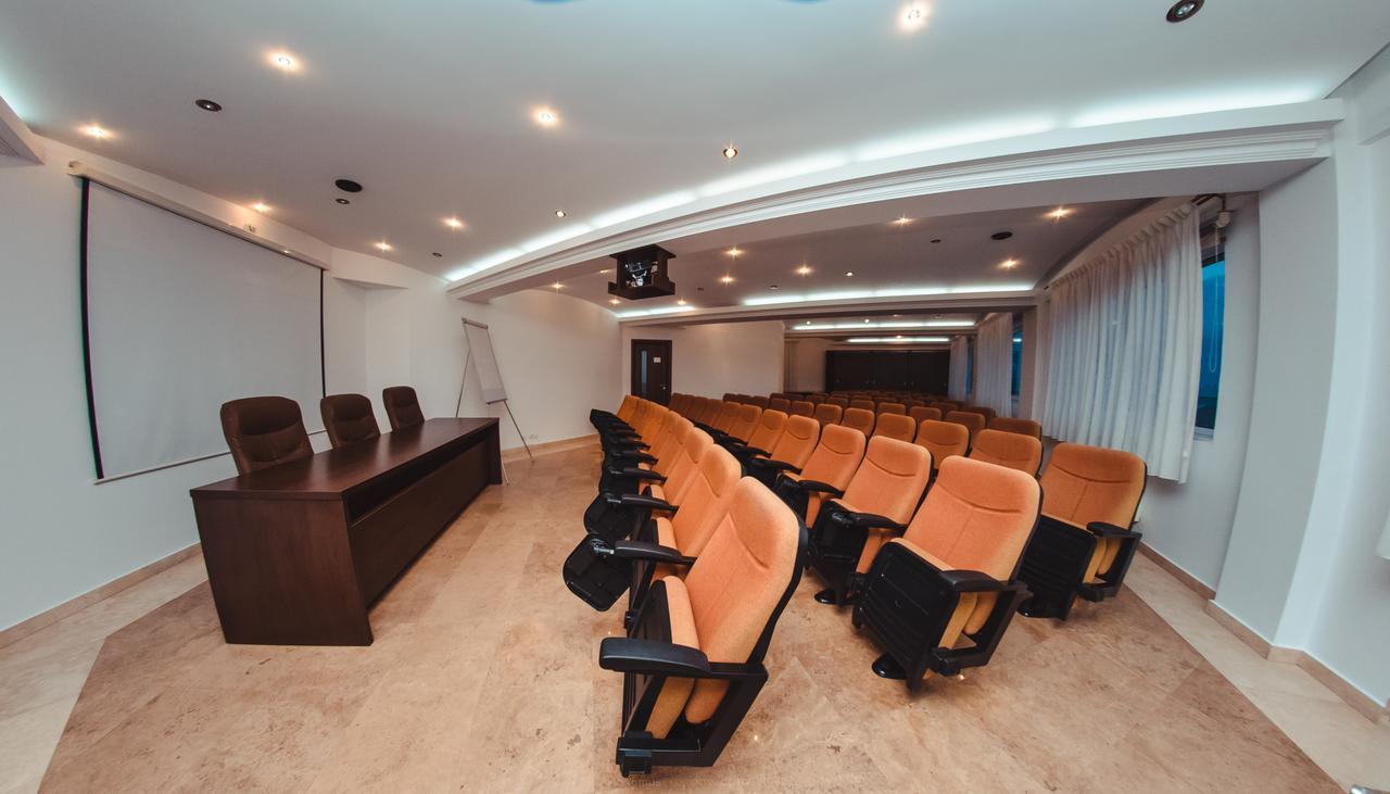 Celly Hotel Pitesti Luaran gambar