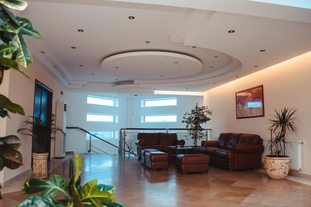 Celly Hotel Pitesti Luaran gambar