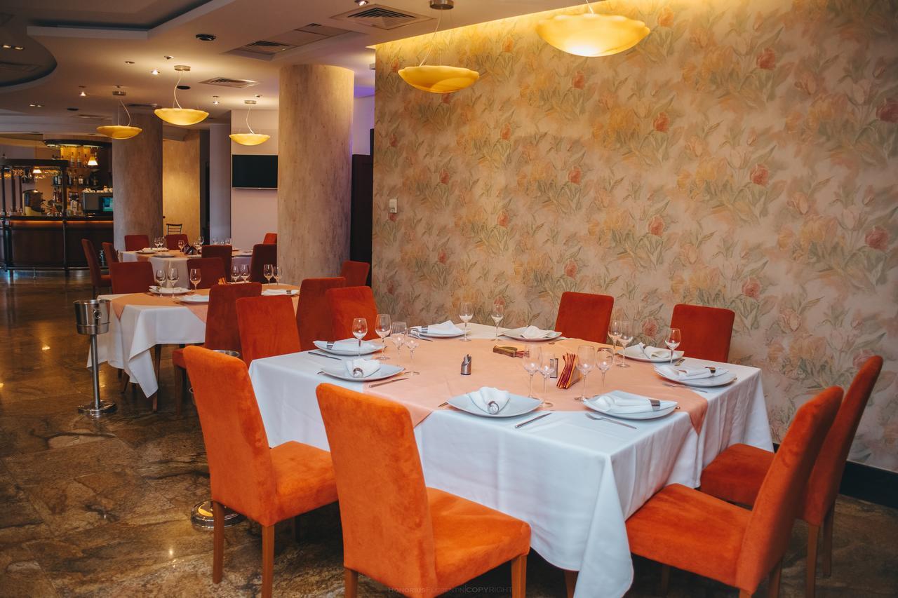 Celly Hotel Pitesti Luaran gambar