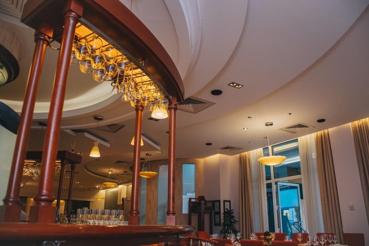 Celly Hotel Pitesti Luaran gambar