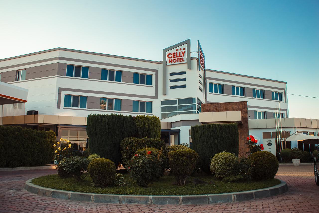 Celly Hotel Pitesti Luaran gambar