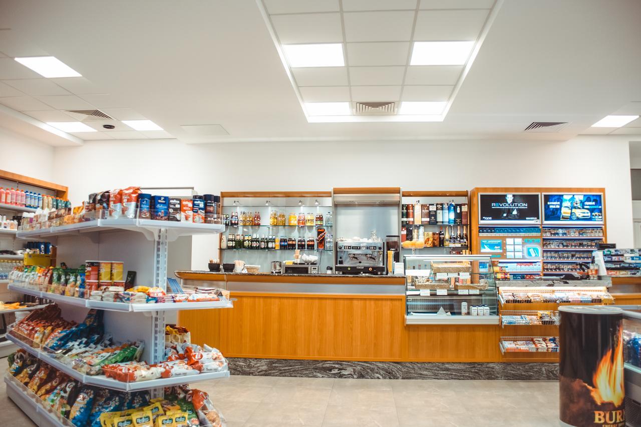 Celly Hotel Pitesti Luaran gambar