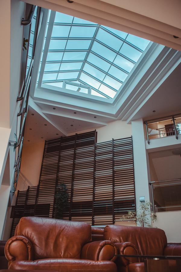 Celly Hotel Pitesti Luaran gambar