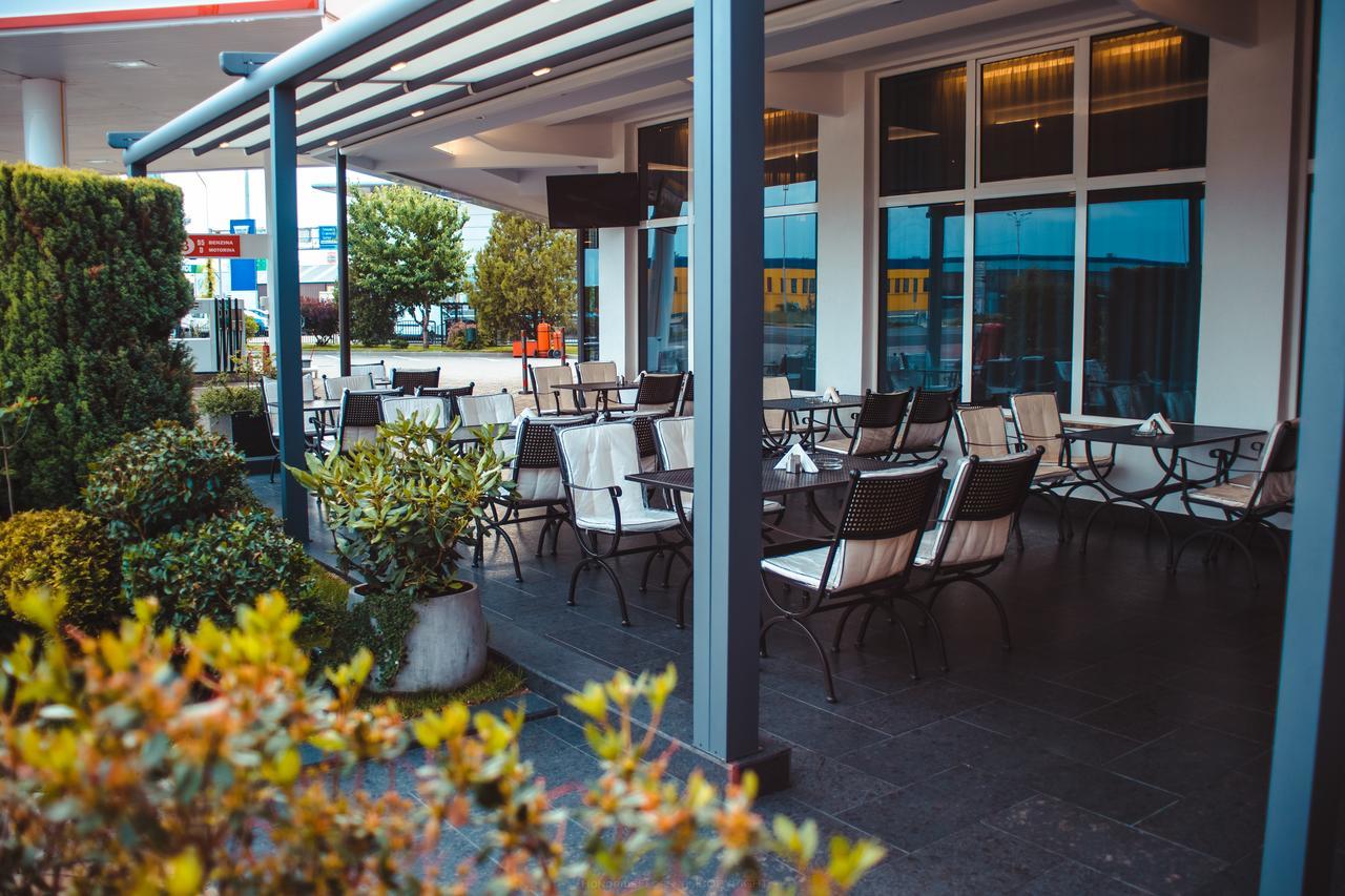 Celly Hotel Pitesti Luaran gambar