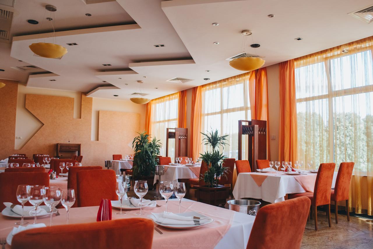 Celly Hotel Pitesti Luaran gambar