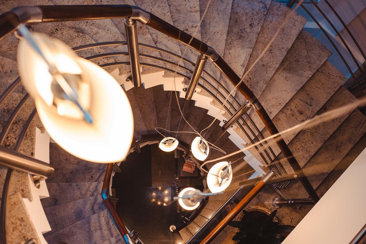 Celly Hotel Pitesti Luaran gambar
