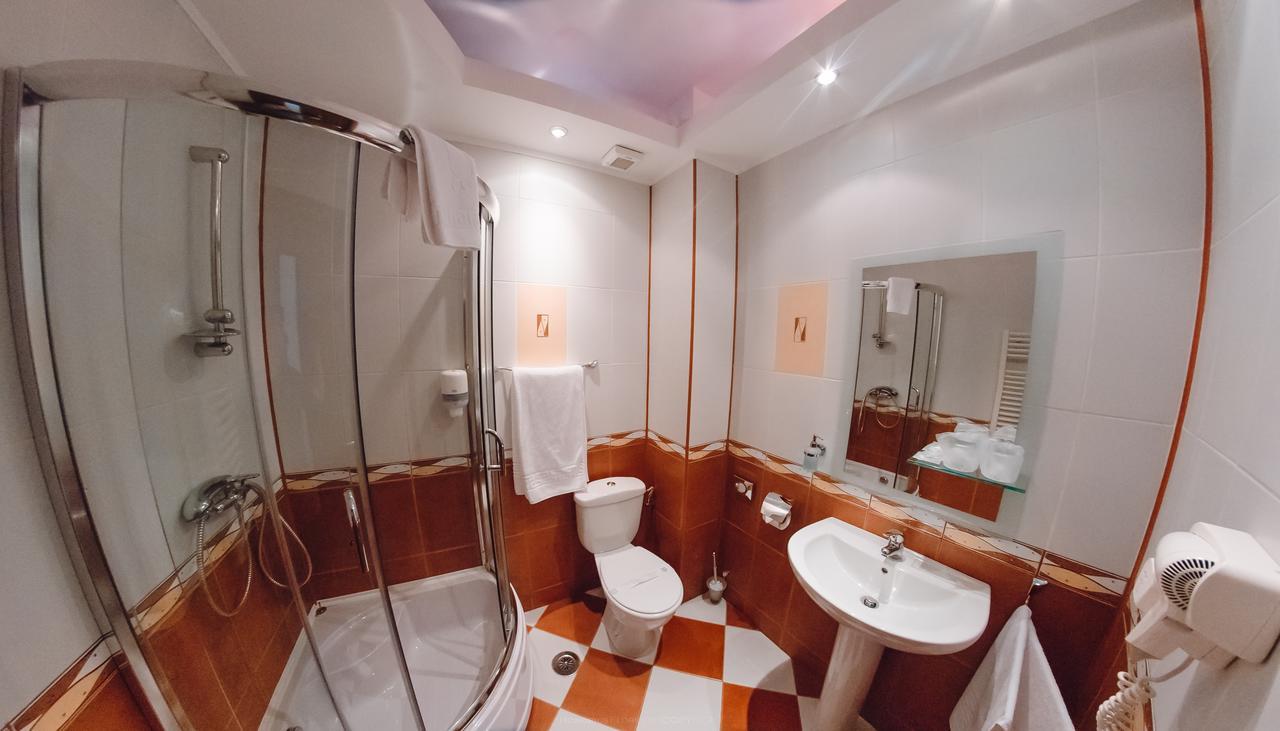 Celly Hotel Pitesti Luaran gambar