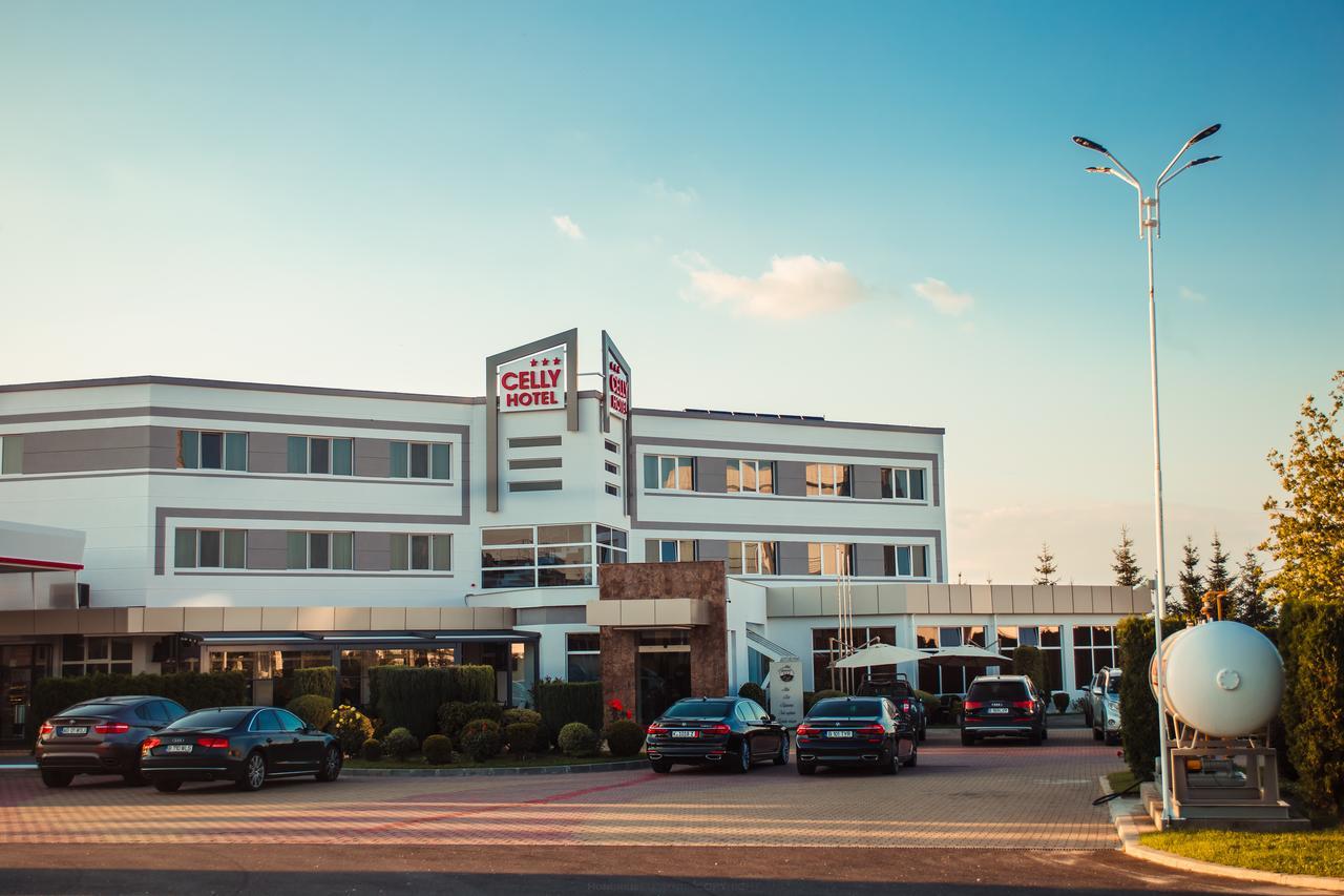 Celly Hotel Pitesti Luaran gambar
