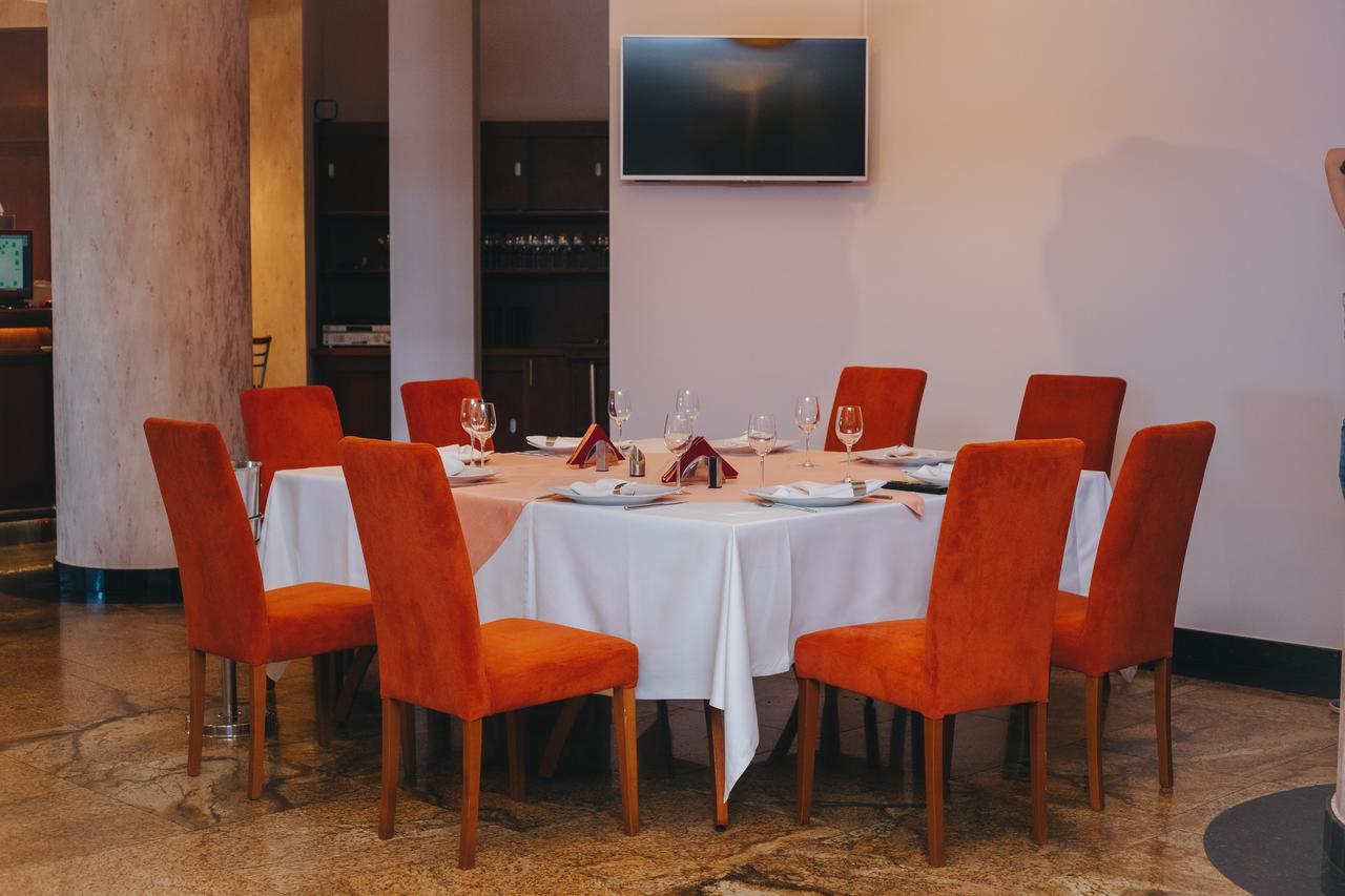 Celly Hotel Pitesti Luaran gambar
